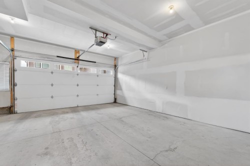 3088 85 Street Sw, Calgary, AB 