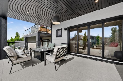 3088 85 Street Sw, Calgary, AB 
