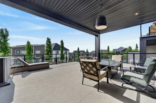 3088 85 Street Sw, Calgary, AB 