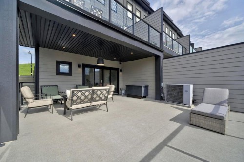 3088 85 Street Sw, Calgary, AB 