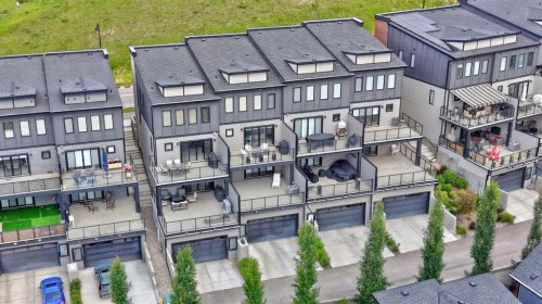 3088 85 Street Sw, Calgary, AB 