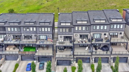 3088 85 Street Sw, Calgary, AB 