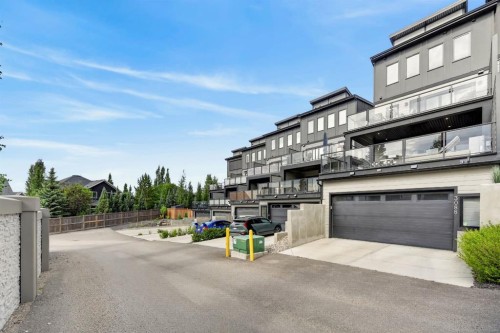 3088 85 Street Sw, Calgary, AB 
