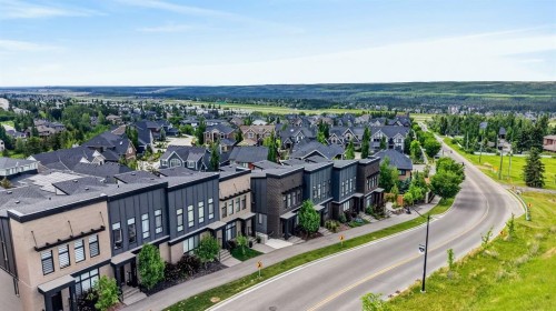 3088 85 Street Sw, Calgary, AB 