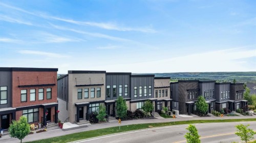 3088 85 Street Sw, Calgary, AB 