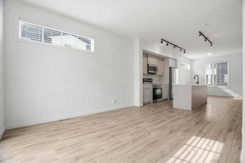 32 Walgrove Common Se, Calgary, AB - Indoor Photo Showing Kitchen