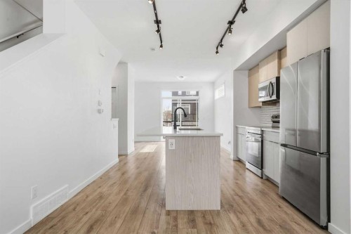 32 Walgrove Common Se, Calgary, AB - Indoor Photo Showing Kitchen