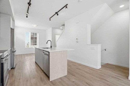 32 Walgrove Common Se, Calgary, AB - Indoor Photo Showing Kitchen