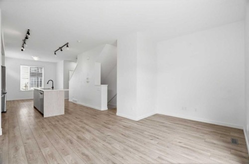 32 Walgrove Common Se, Calgary, AB - Indoor Photo Showing Kitchen