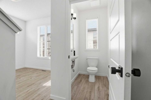 32 Walgrove Common Se, Calgary, AB - Indoor Photo Showing Bathroom