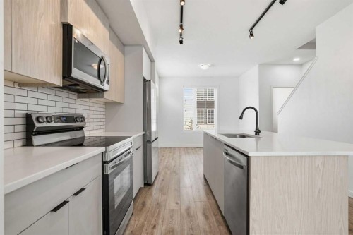 32 Walgrove Common Se, Calgary, AB - Indoor Photo Showing Kitchen With Upgraded Kitchen