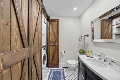 1919 14 Street, Didsbury, AB - Indoor Photo Showing Bathroom