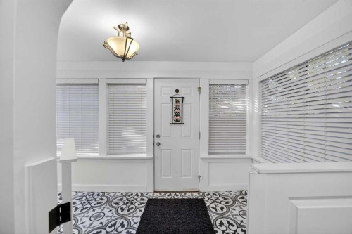 1919 14 Street, Didsbury, AB - Indoor Photo Showing Other Room