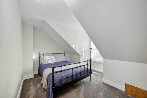 1919 14 Street, Didsbury, AB - Indoor Photo Showing Bedroom