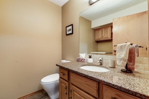 26 Tiller Place Se, Airdrie, AB - Indoor Photo Showing Bathroom