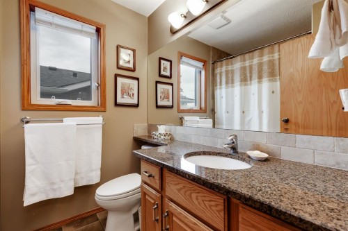 26 Tiller Place Se, Airdrie, AB - Indoor Photo Showing Bathroom