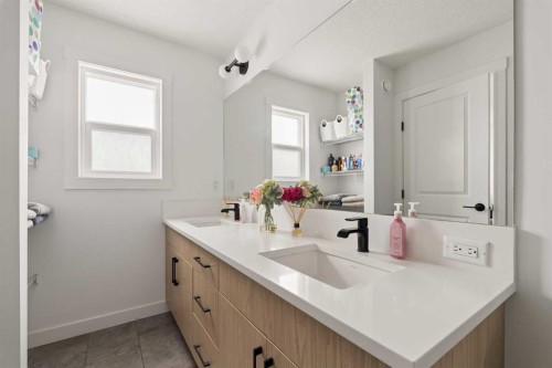345 Calhoun Common Ne, Calgary, AB - Indoor Photo Showing Bathroom