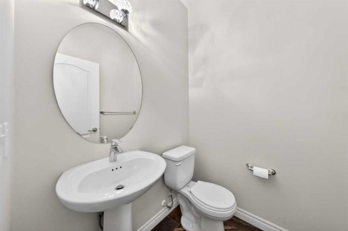 38 Evansfield Terrace Nw, Calgary, AB - Indoor Photo Showing Bathroom