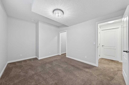 38 Evansfield Terrace Nw, Calgary, AB - Indoor Photo Showing Other Room