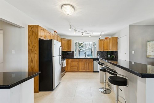 3215 Boulton Road Nw, Calgary, AB - Indoor Photo Showing Kitchen