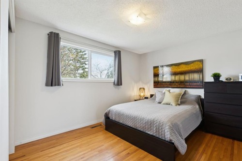 3215 Boulton Road Nw, Calgary, AB - Indoor Photo Showing Bedroom