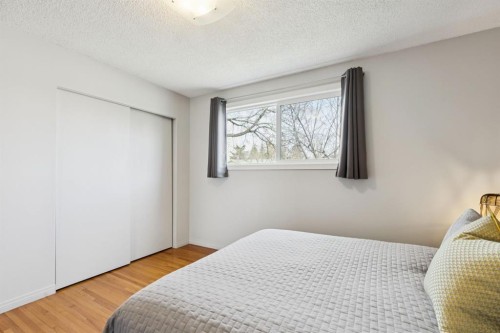 3215 Boulton Road Nw, Calgary, AB - Indoor Photo Showing Bedroom