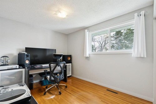 3215 Boulton Road Nw, Calgary, AB - Indoor