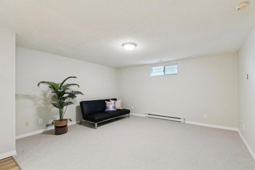 3215 Boulton Road Nw, Calgary, AB - Indoor Photo Showing Other Room