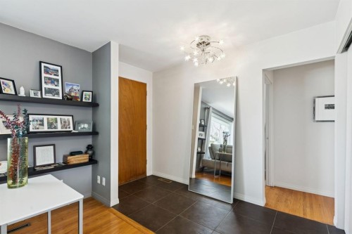 3215 Boulton Road Nw, Calgary, AB - Indoor Photo Showing Other Room
