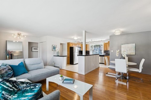 3215 Boulton Road Nw, Calgary, AB - Indoor Photo Showing Living Room