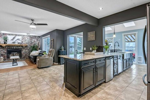 1105 Turner Gate Sw, Diamond Valley, AB - Indoor Photo Showing Kitchen