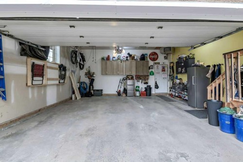1105 Turner Gate Sw, Diamond Valley, AB - Indoor Photo Showing Garage
