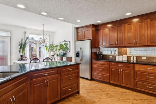 2405 Bowness Road Nw, Calgary, AB - Indoor Photo Showing Kitchen
