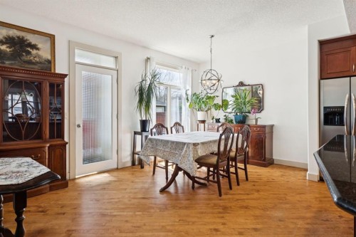2405 Bowness Road Nw, Calgary, AB - Indoor Photo Showing Dining Room