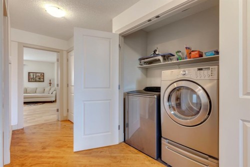 2405 Bowness Road Nw, Calgary, AB - Indoor Photo Showing Laundry Room
