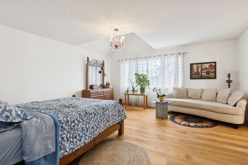 2405 Bowness Road Nw, Calgary, AB - Indoor Photo Showing Bedroom