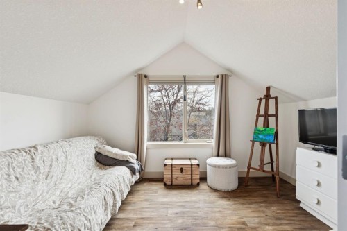 2405 Bowness Road Nw, Calgary, AB - Indoor Photo Showing Bedroom
