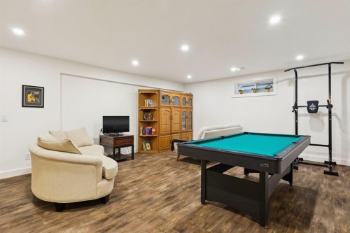 2405 Bowness Road Nw, Calgary, AB - Indoor Photo Showing Other Room