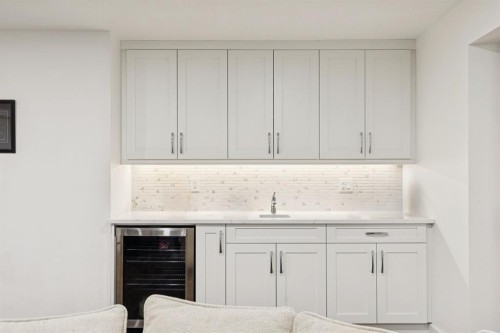 2405 Bowness Road Nw, Calgary, AB - Indoor