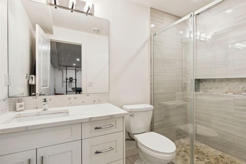 2405 Bowness Road Nw, Calgary, AB - Indoor Photo Showing Bathroom