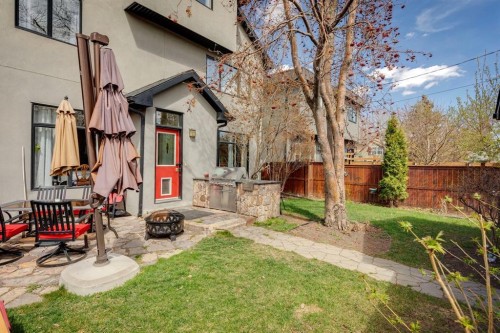 2405 Bowness Road Nw, Calgary, AB - Outdoor