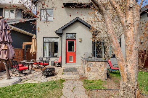2405 Bowness Road Nw, Calgary, AB - Outdoor
