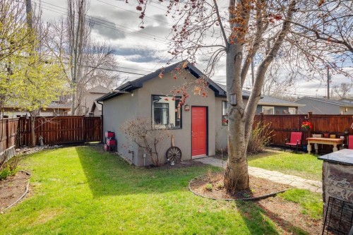 2405 Bowness Road Nw, Calgary, AB - Outdoor