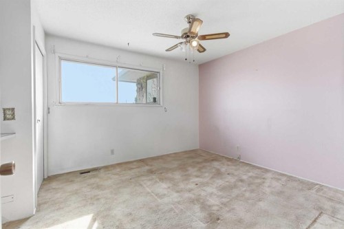 6215 Thorncliffe Drive Nw, Calgary, AB - Indoor Photo Showing Other Room