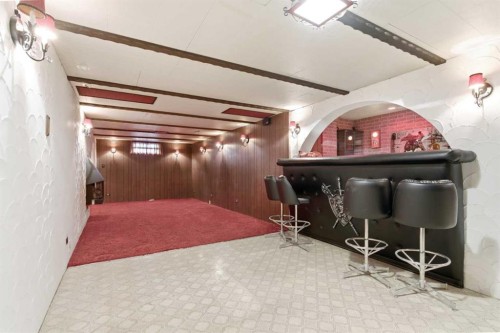 6215 Thorncliffe Drive Nw, Calgary, AB - Indoor Photo Showing Other Room