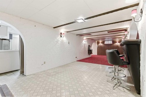 6215 Thorncliffe Drive Nw, Calgary, AB - Indoor Photo Showing Other Room