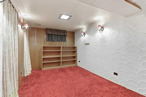 6215 Thorncliffe Drive Nw, Calgary, AB - Indoor Photo Showing Other Room