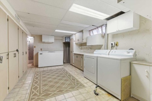 6215 Thorncliffe Drive Nw, Calgary, AB - Indoor Photo Showing Laundry Room