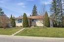 6215 Thorncliffe Drive Nw, Calgary, AB  - Outdoor 