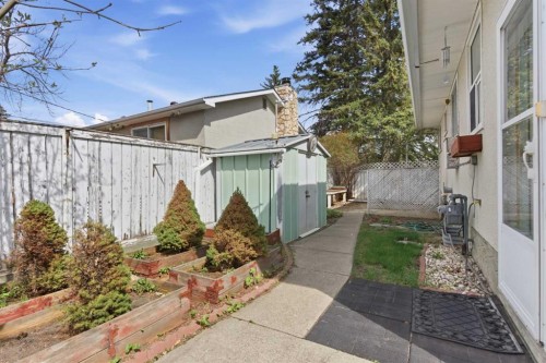 6215 Thorncliffe Drive Nw, Calgary, AB - Outdoor